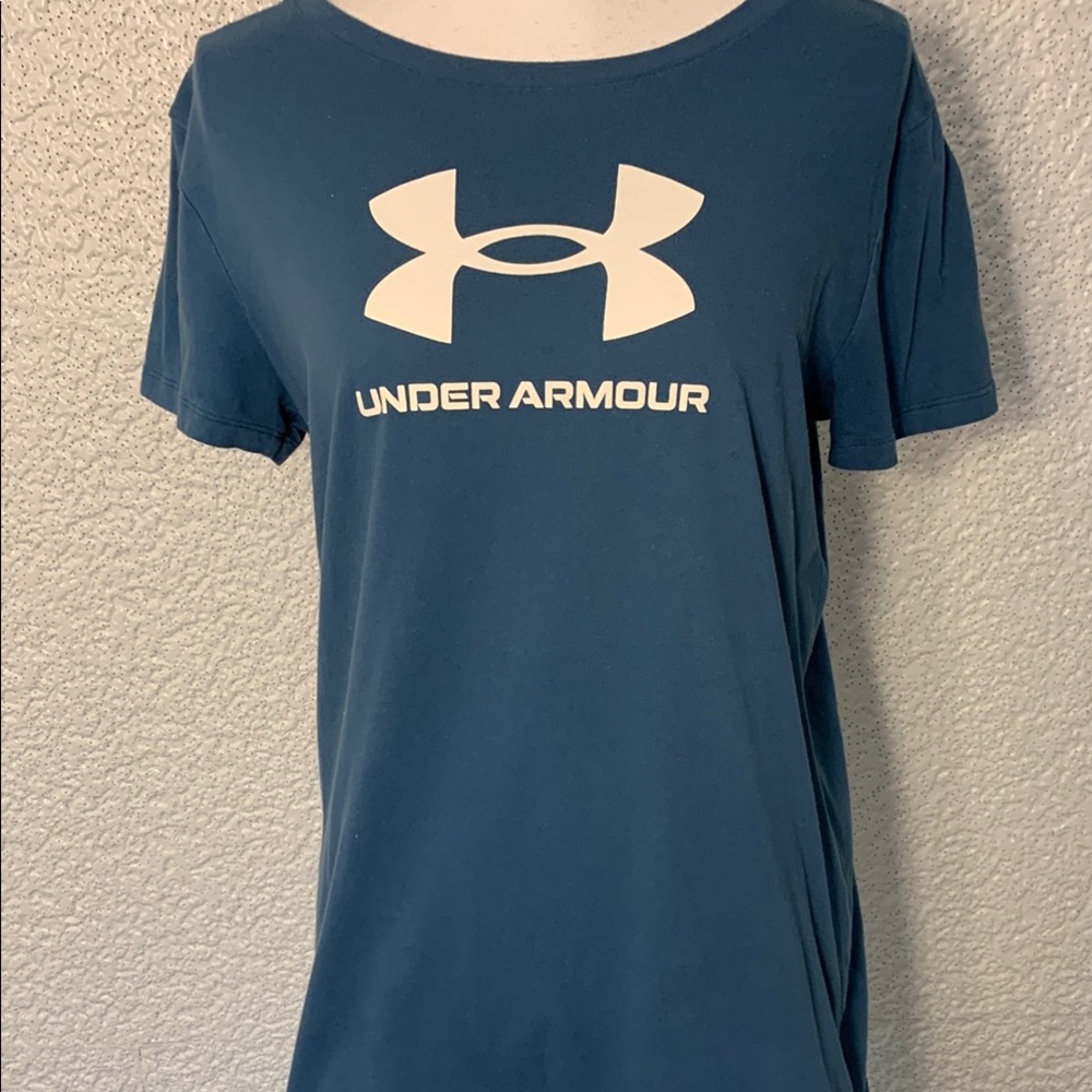 Women’s size medium Under Armour Green Fitted Short Sleeve T-Shirt